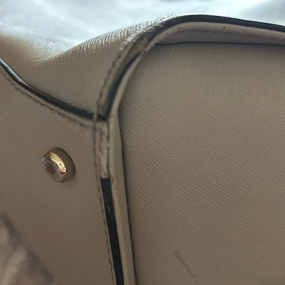 Kate Spade purse. This is a purse that can be rehabbed. - Picture 5 of 16